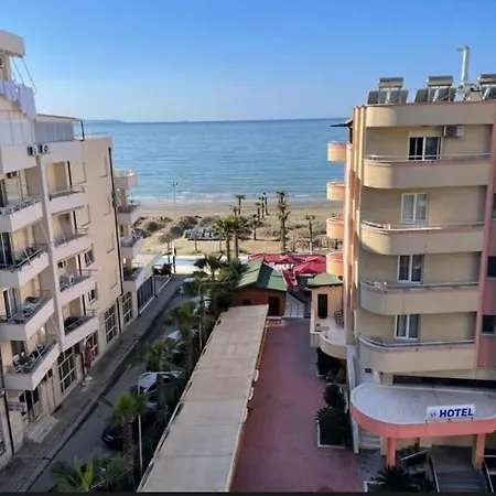 Beachfront With Balcony & Sea View Apartman Durrës