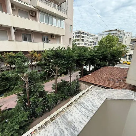 Beachfront With Balcony & Sea View Apartman Durrës