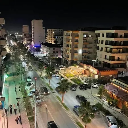 Lägenhet Beachfront With Balcony & Sea View Durrës